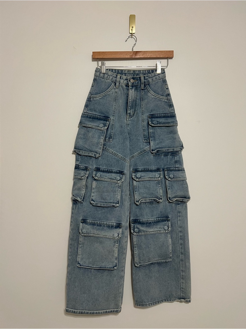 Utility Wide-Leg Cargo Jeans